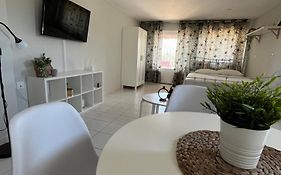 Cozy Mycenae Escape Near Ruins